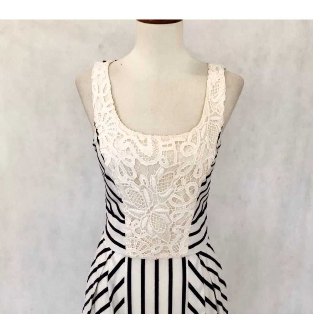 Maeve Anthropologie white & Navy Classic striped dress.  Size 4